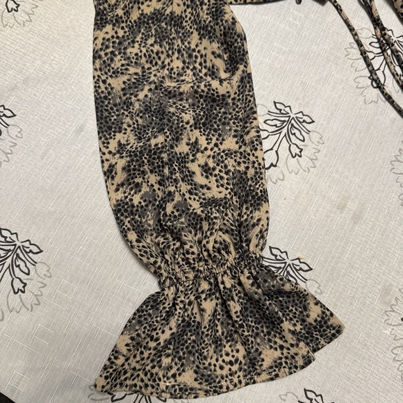 Backyard Roses top - Picture 6 of 6